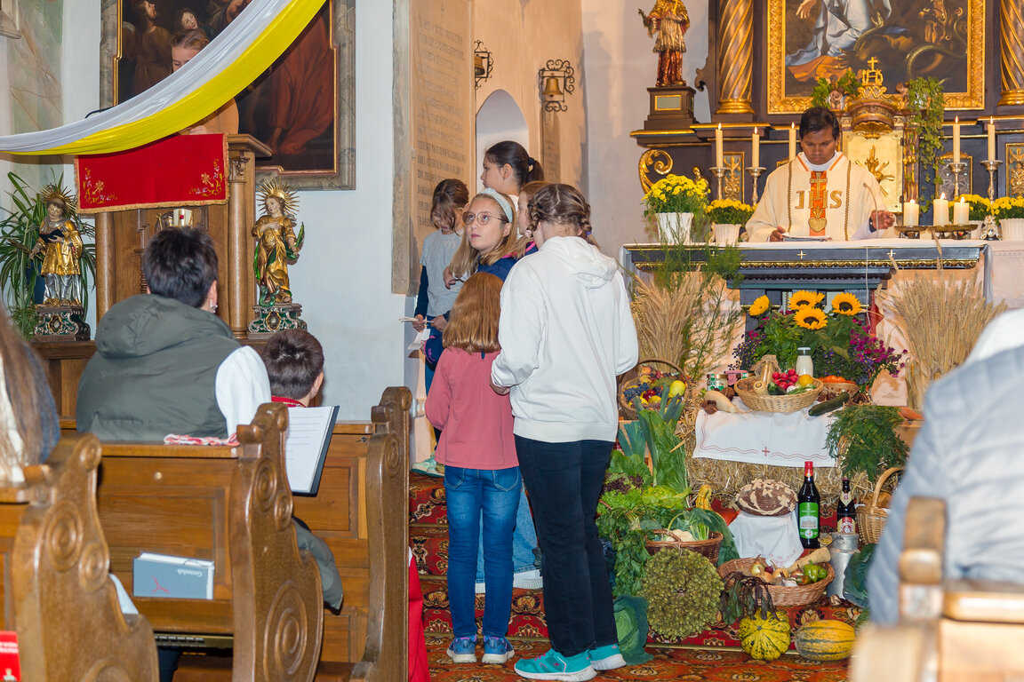 Image: _JA 24149 Erntedank in Hohenried, Kirche, Messe.jpg